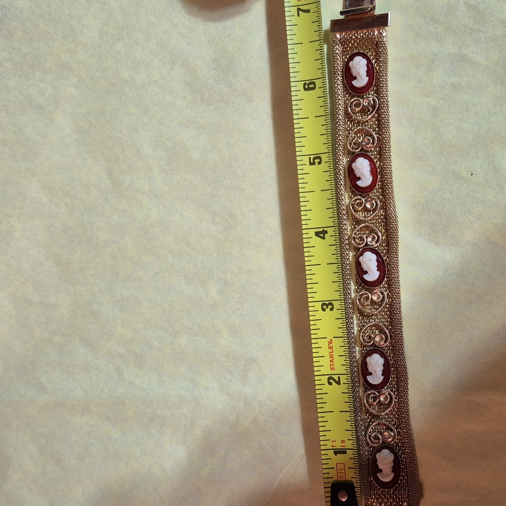 Golden vintage Cameo bracelet - Picture 9 of 9